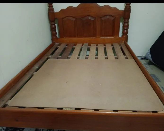 Vendo cama de casal de madeira  - Foto 2