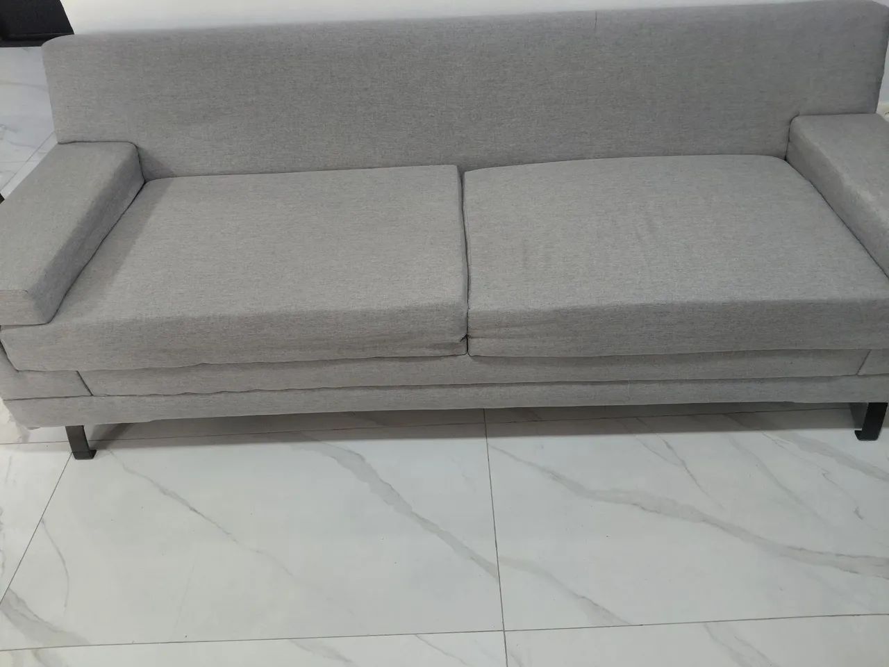Sofa extra novo,pes de ferro - Foto 2