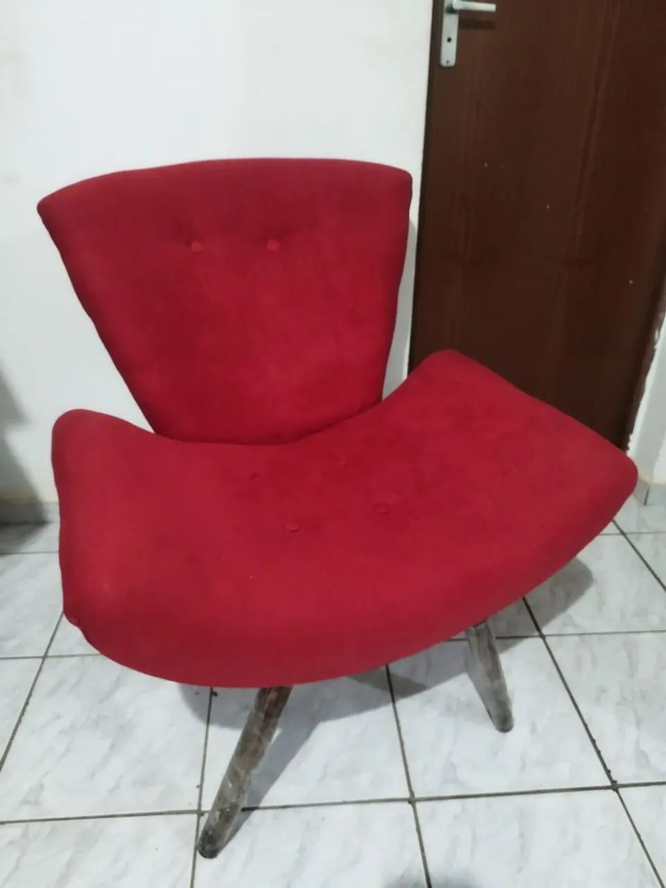 Cadeira poltrona estofada vermelha NOVA  - Foto 3