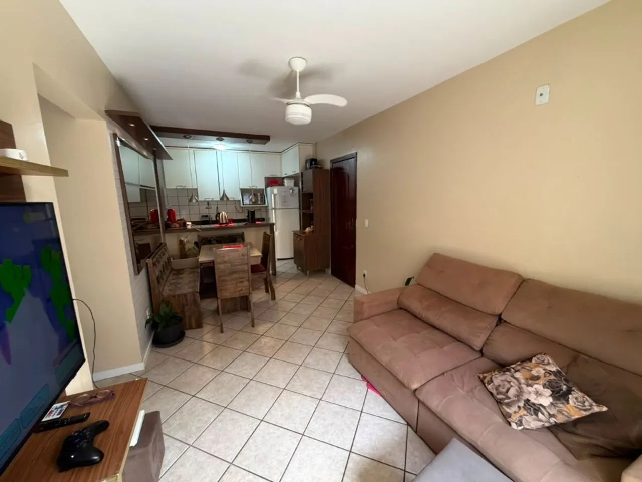 Apartamento semi mobiliado com 3 dormitórios + sacada na Vargem do Bom Jesus! - Foto 5