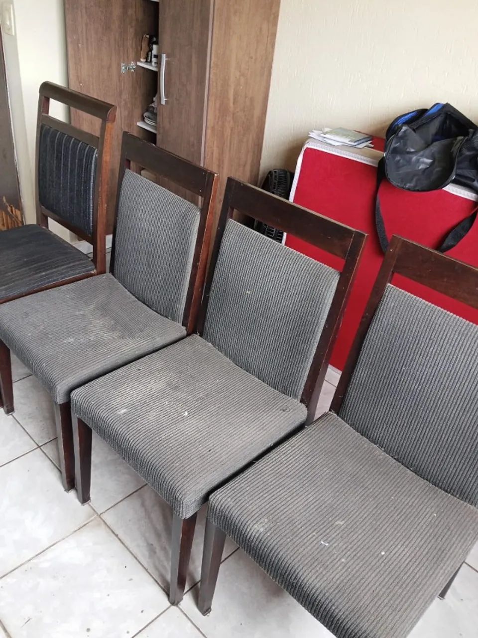 R$ 100,00 - Mesa com 4 cadeiras - Foto 2