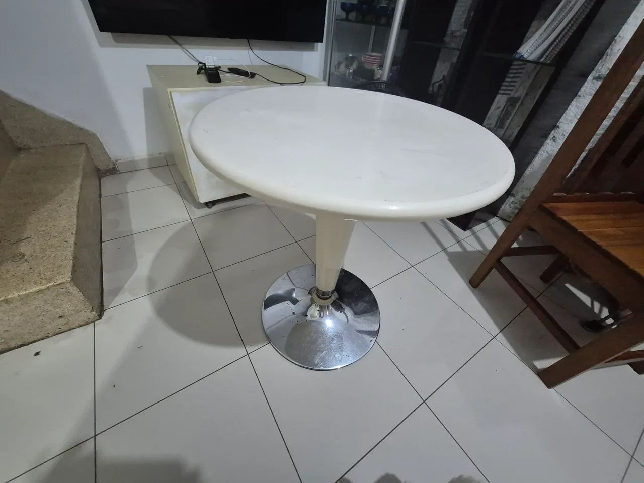 Mesa pequena de plástico  - Foto 3