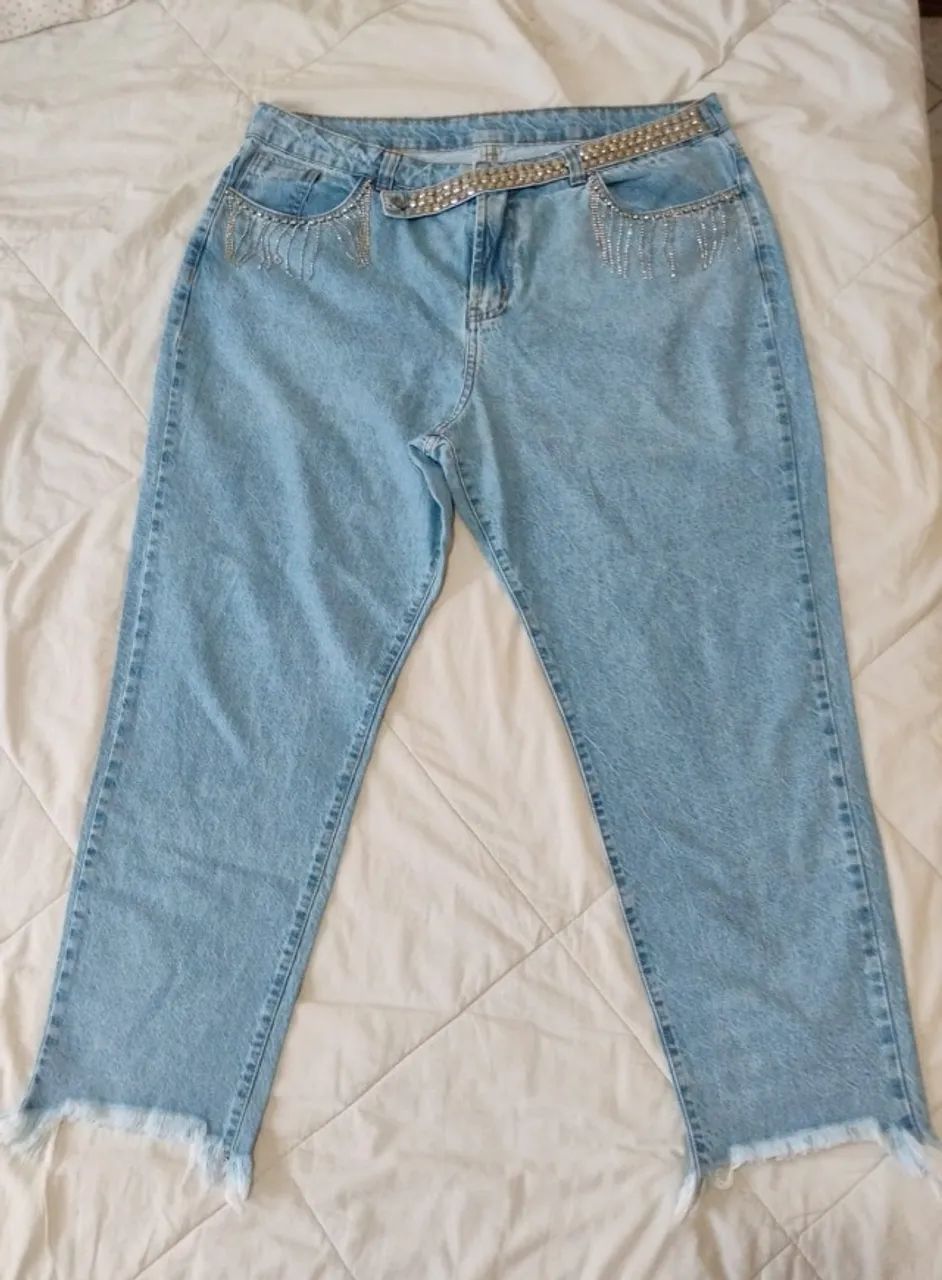 Calça Jeans  cós assimétrico com strass - Tamanho 50 Plus Size - Biotipo
