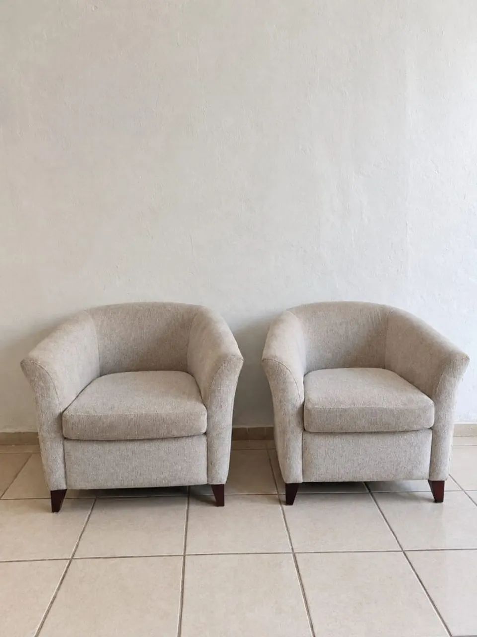 Duas poltronas bege  - Foto 2
