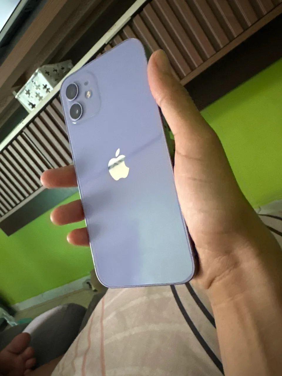 iPhone 12 lilás 
