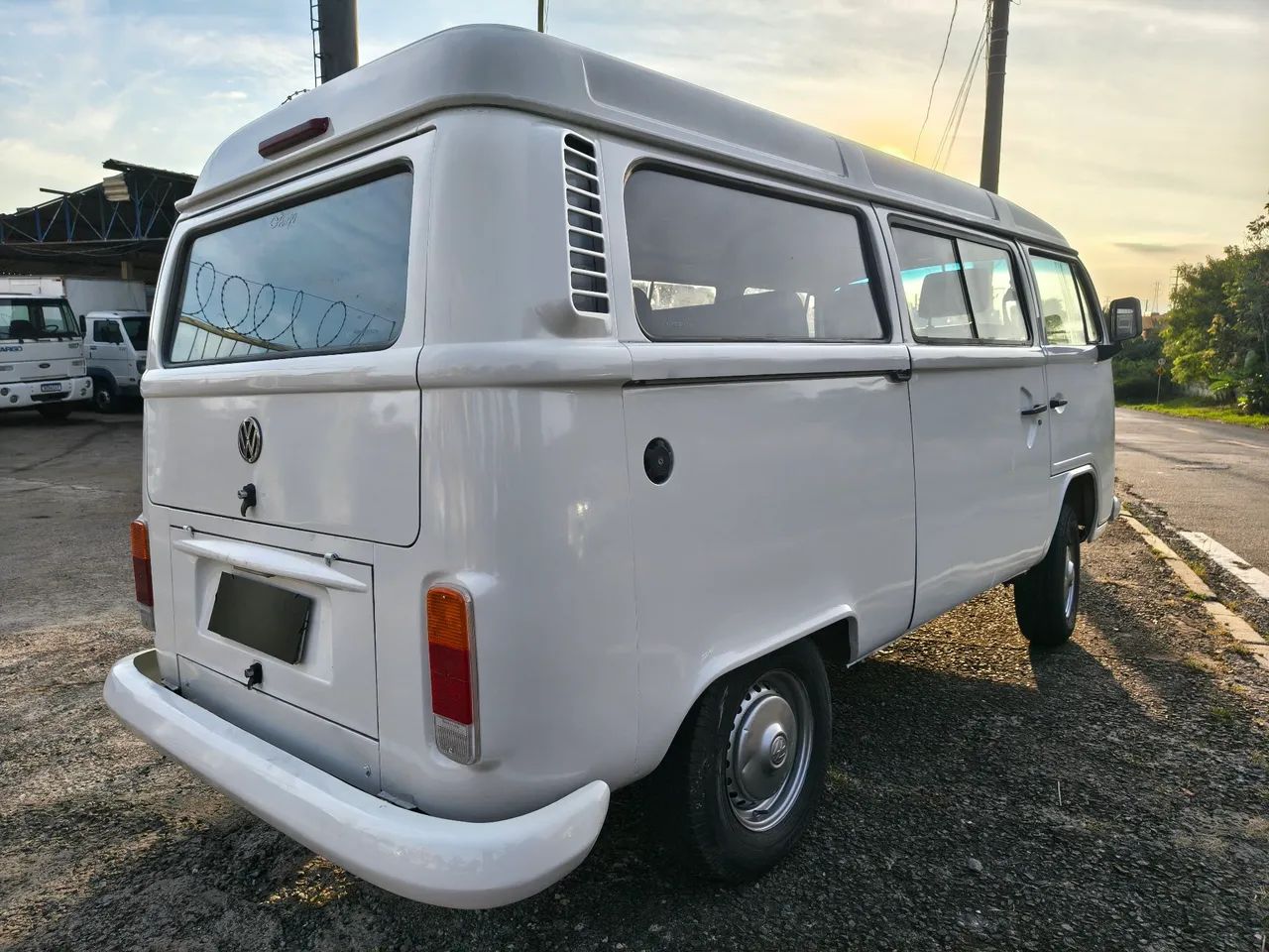 KOMBI 12 PASSAGEIROS TROCA E FINANCIA  - Foto 4
