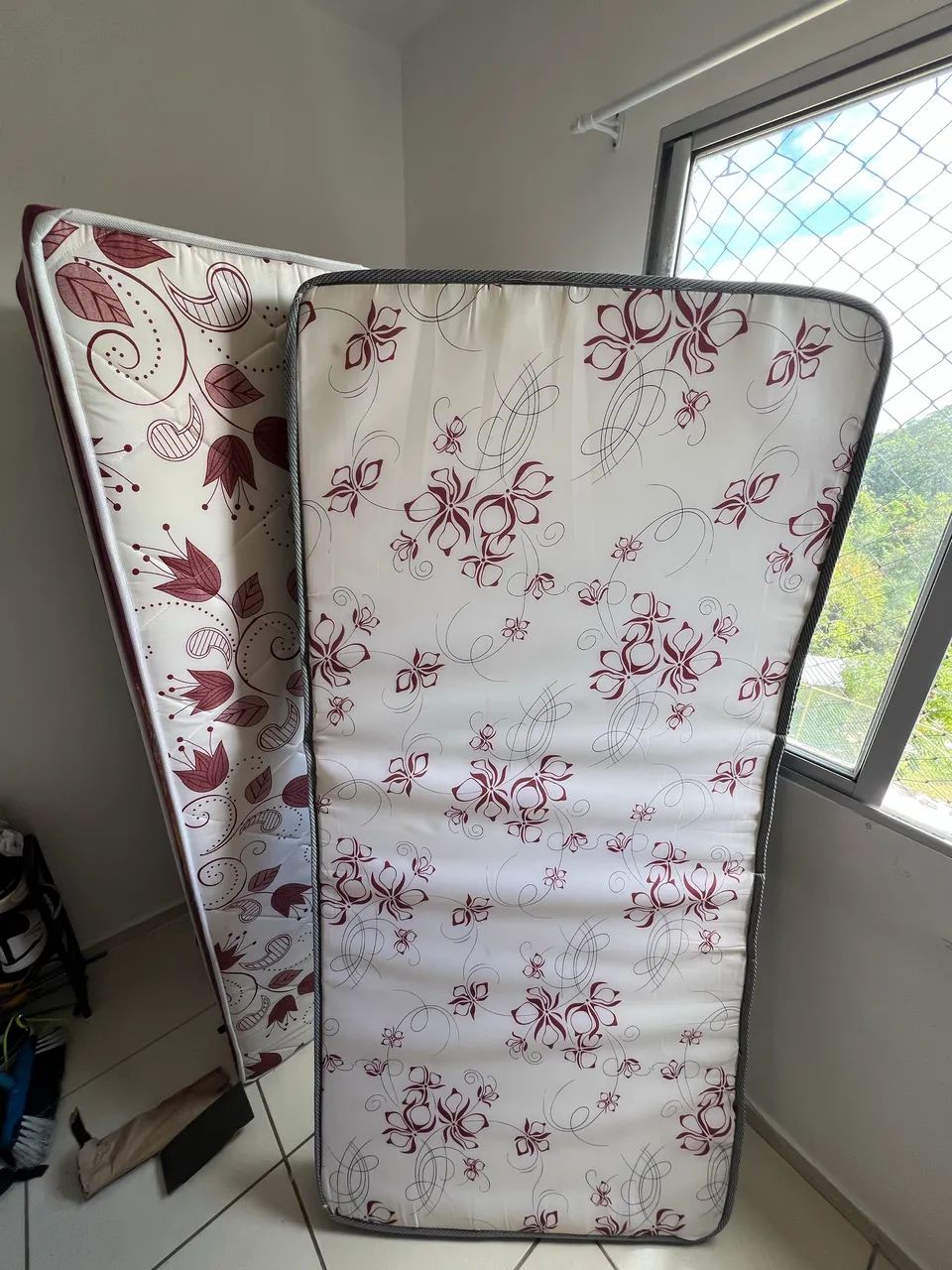 Vendo cama box solteiro com colchão ? - Foto 5