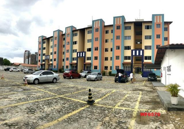 AP1052 Aimará, apartamento com 2 quartos, 1 vaga, condomínio no Cambeba, campo de futebol