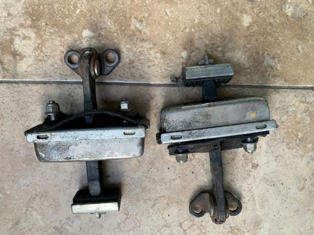 Limitador porta dianteira ford transit original cada 90 reais