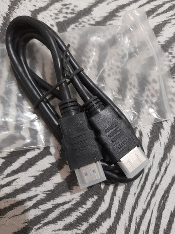 Cabo HDMI está novo nunca foi usado valor 25 reais faço entrega