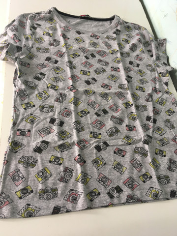 Vendo essa duas blusa uma e tamanho M e a outra é tamanho G