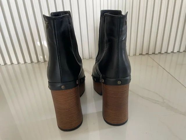 Bota em couro preta - Foto 4