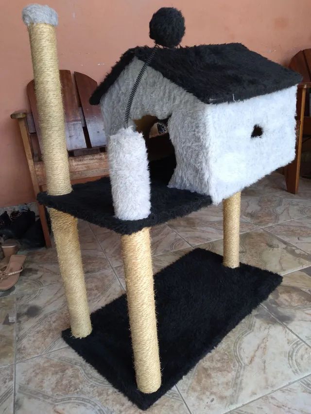 Vendo Arranhado com casa de gato 