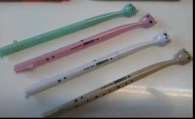 Conjunto de canetas decorativas de gatinhos (usadas). Favor ler o anúncio.
