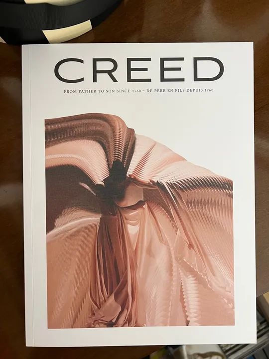 Revista Nova Creed Parfums nova em inglês 