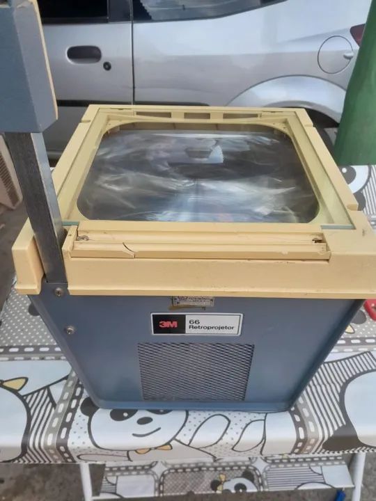 Projetor antigo relíquia 