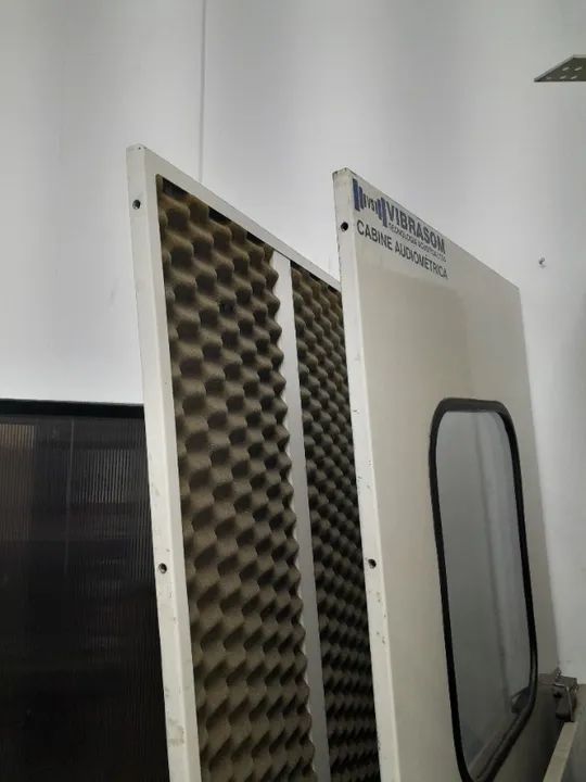 Cabine Audiométrica 910 x 910 x 1950mm Vibrason - usada - Foto 3