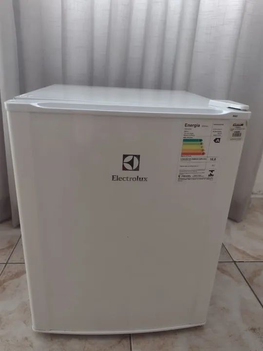 Frigobar Electrolux 79L RE 82