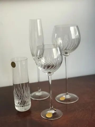 Bateria de copos de cristal lapidado da marca Strauss.