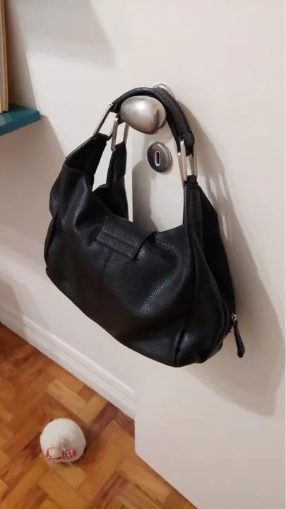 Bolsa preta de couro de mão da Corello - Foto 2