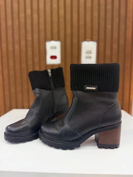 Bota de couro número 34  - Foto 2