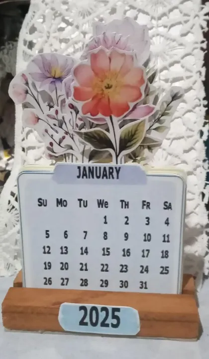 Calendário de Mesa 2025 - Flores Delicadas