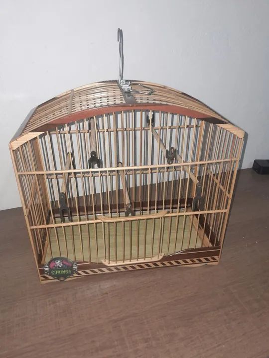 Gaiola de madeira para pássaro coleiro desenhada  marcenaria na madeira - Foto 4