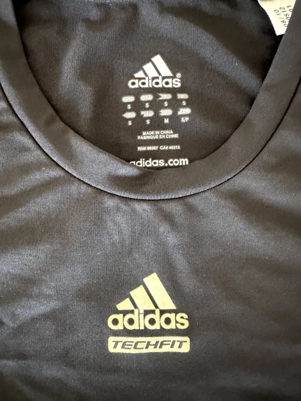 Camiseta térmica adidas masculina nunca usada - Foto 2