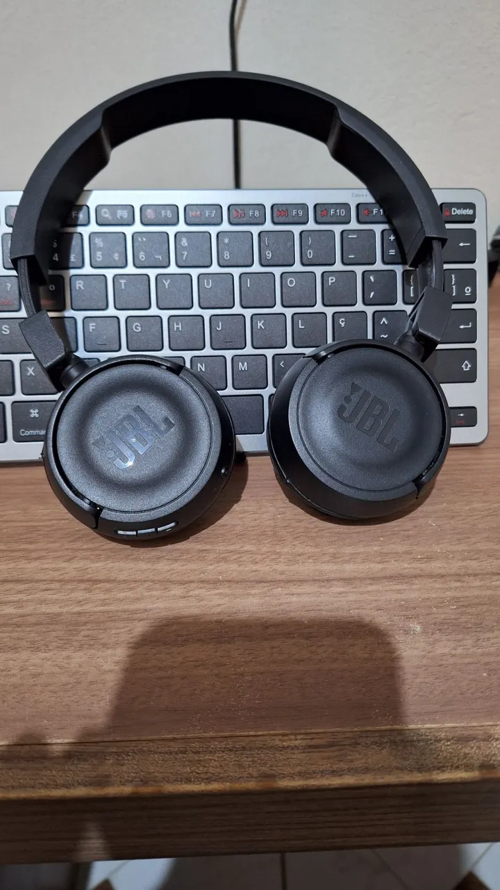 Fone de ouvido JBL 450 bt + teclado C3 tech bluetooth