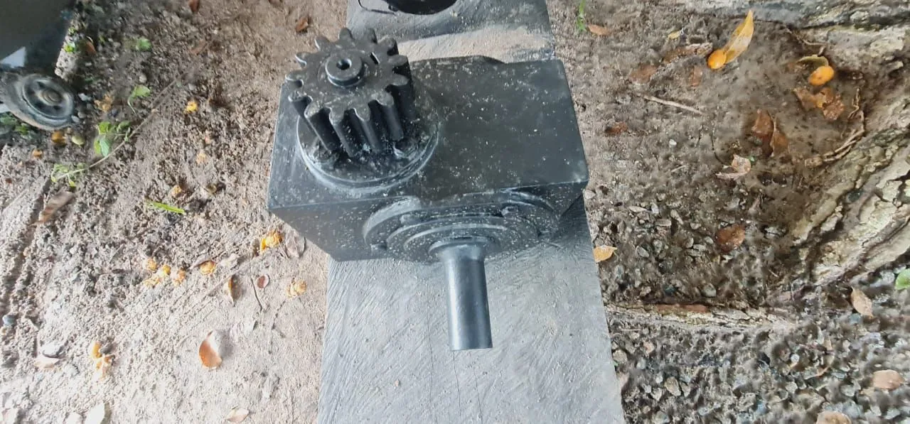 Redutor de 1:30 para motor até 5 cv já com engrenagem externa .
