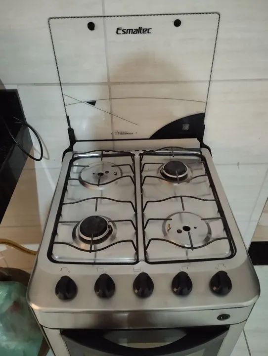 Fogão 4 Bocas com Forno -usado,forno funcionando perfeitamente só q está sem as trempes. - Foto 4
