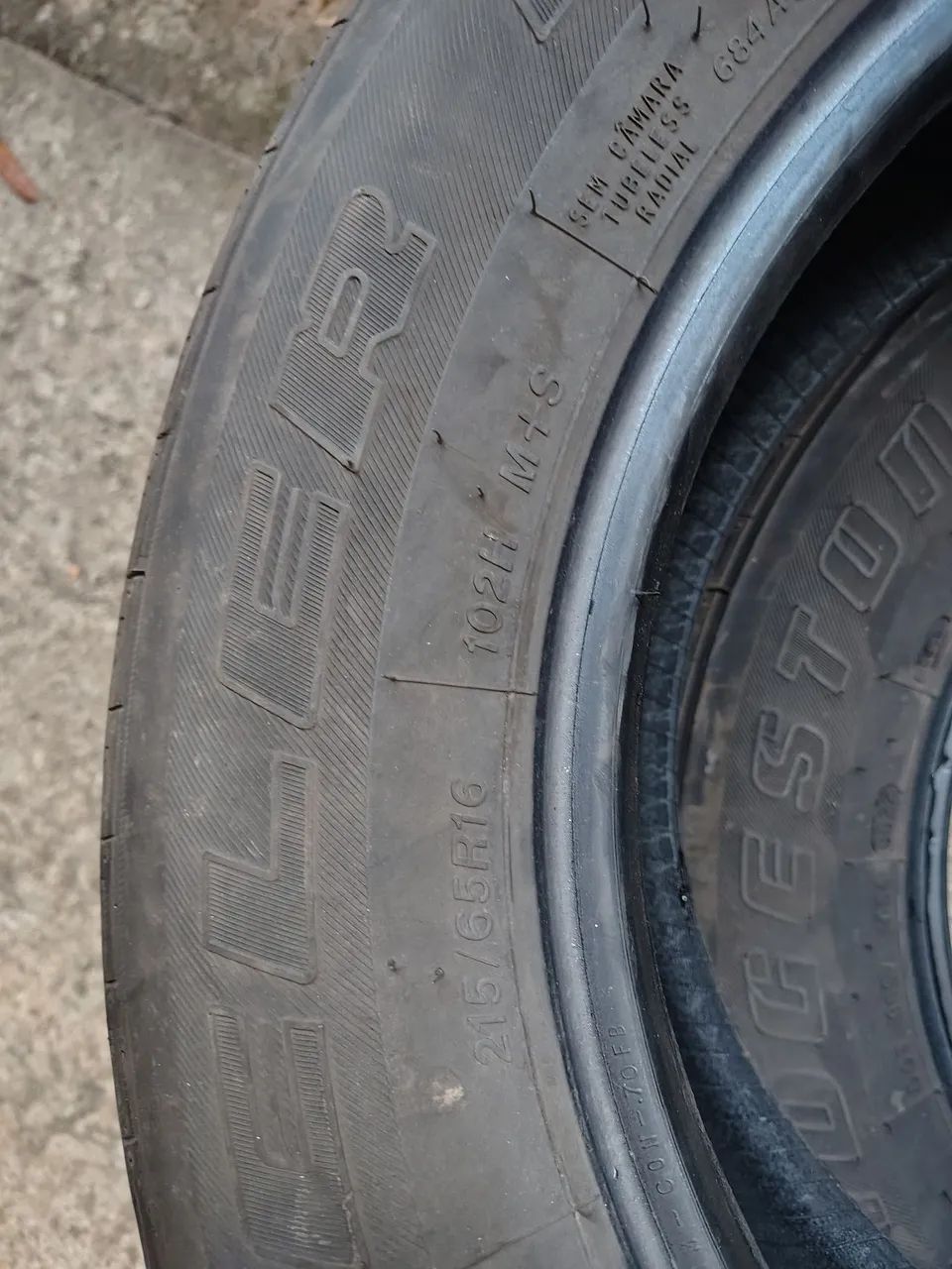 Vendo Pneus Meia Vida 205/65 R16 - Foto 6