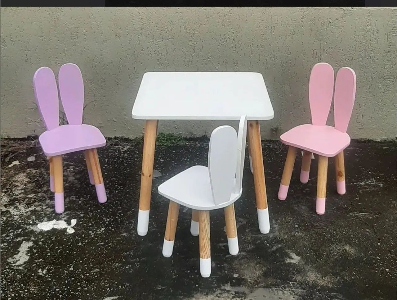 Mesa e cadeiras infantis coelho 