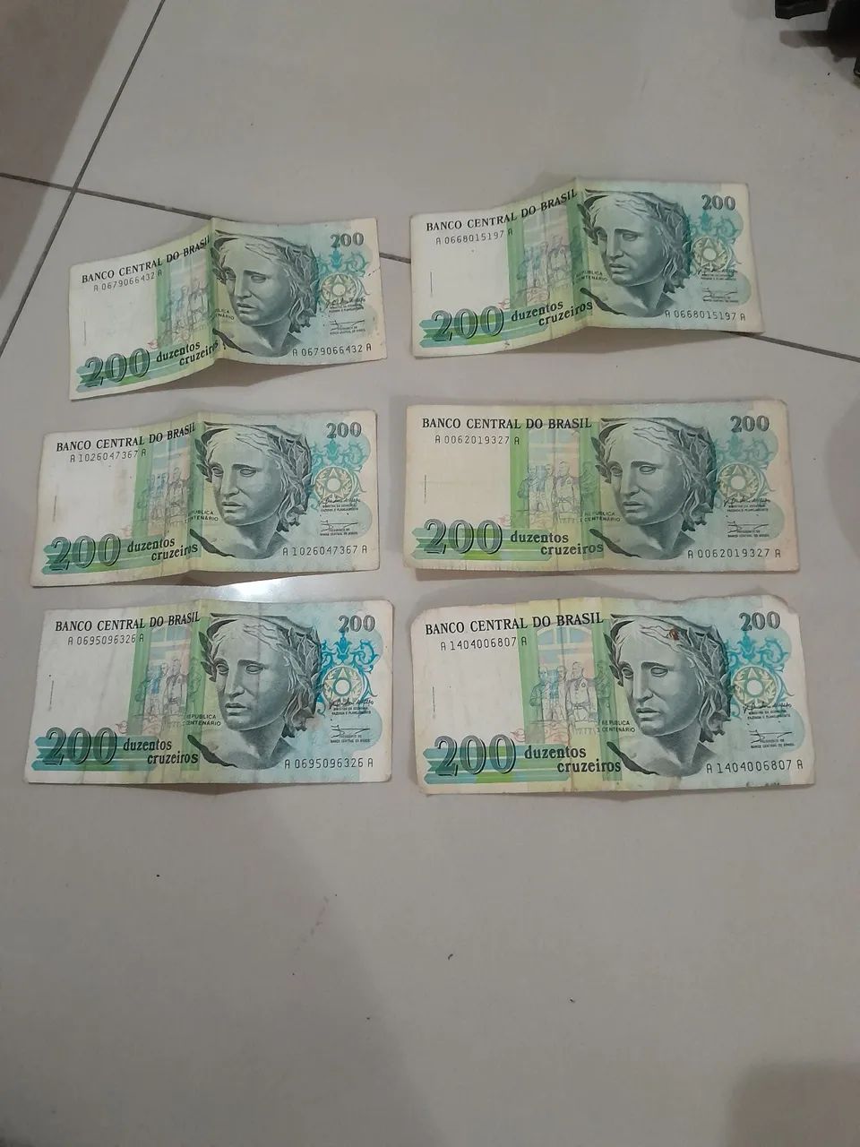 6 Cédulas antigas de 200 cruzeiros 
