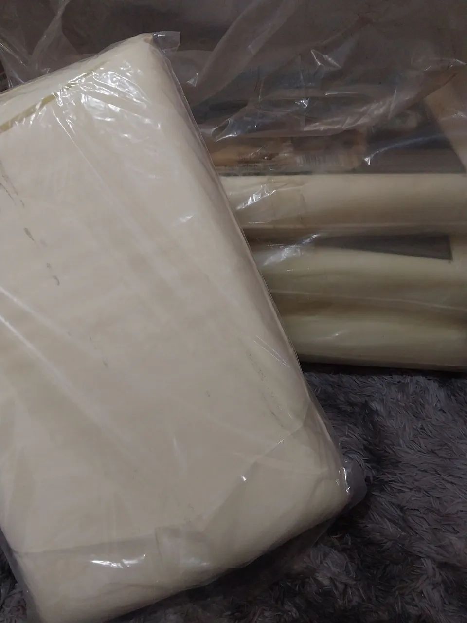 Travesseiro Confort Nasa - 50cm x 70c  kit com 4 novos ainda no plástico - Foto 3