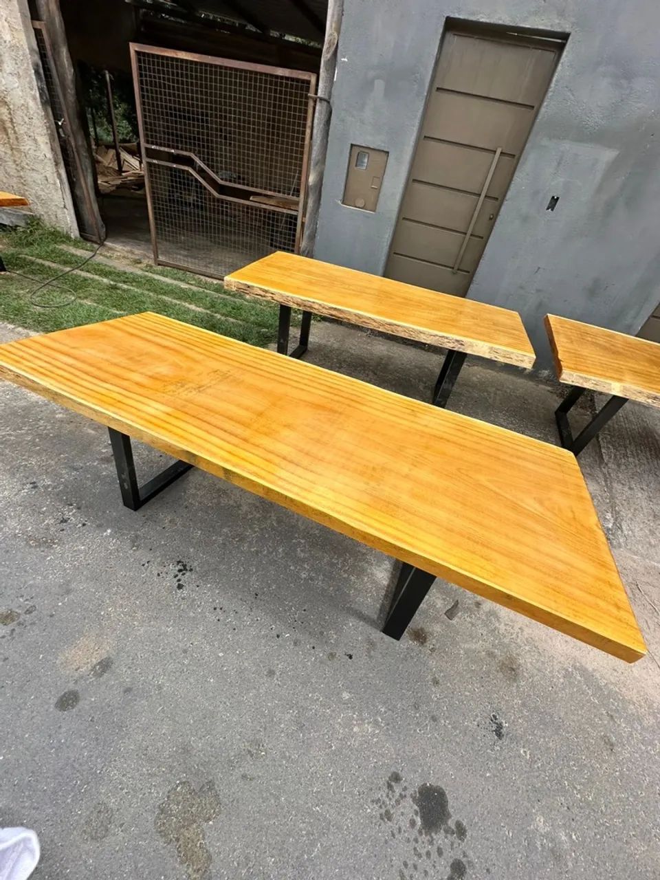 Mesa de Madeira maciça com pés de ferro - Foto 3