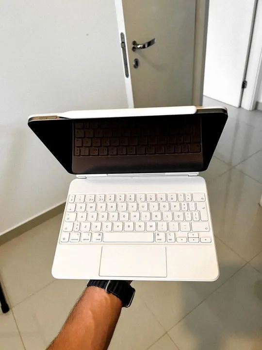 iPad Pro 2018 256GB Wi-Fi + Magic Keyboard PT + Apple Pencil 2ª Geração - Foto 4