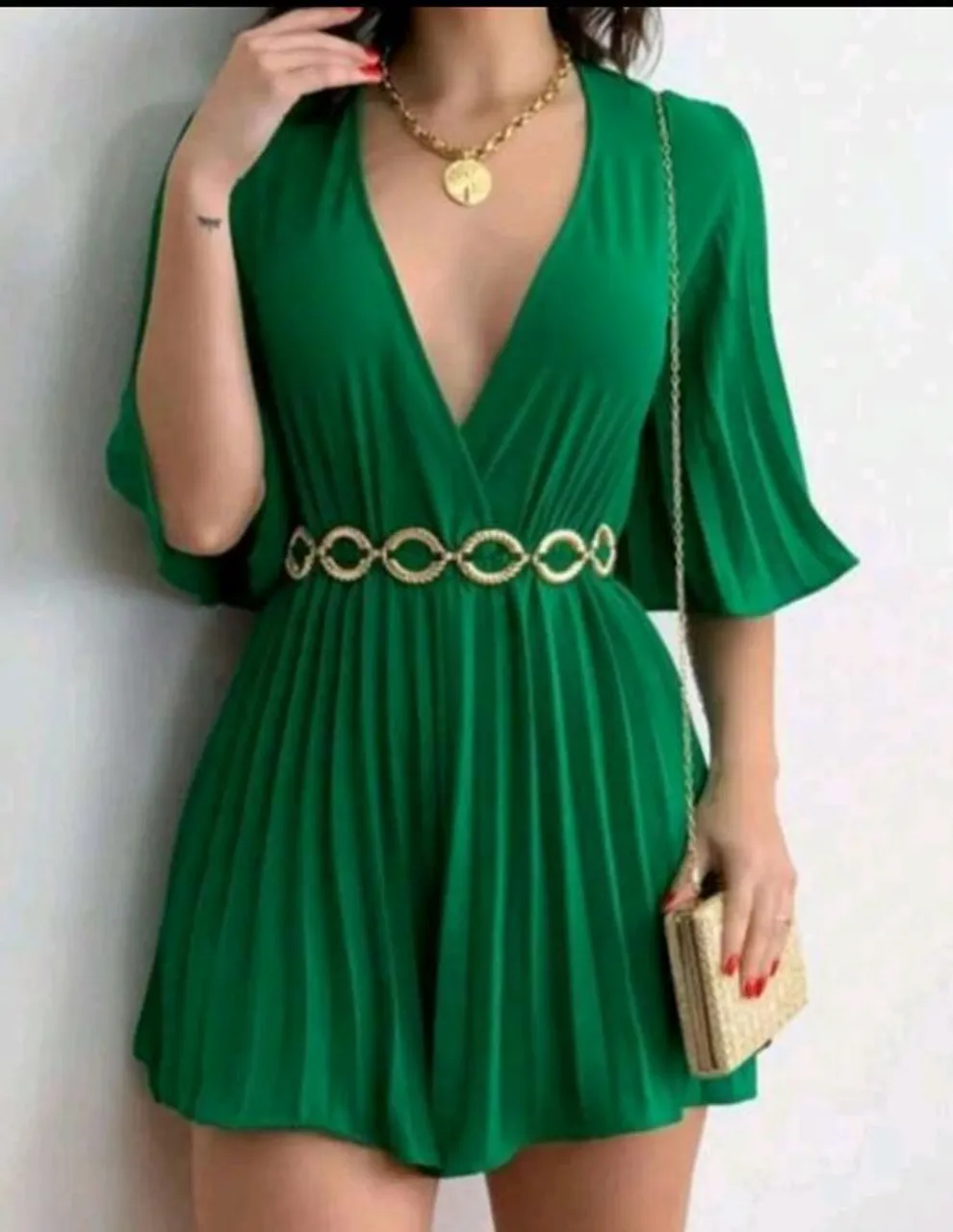 Macacão Verde Elegante com Detalhes Plissados
