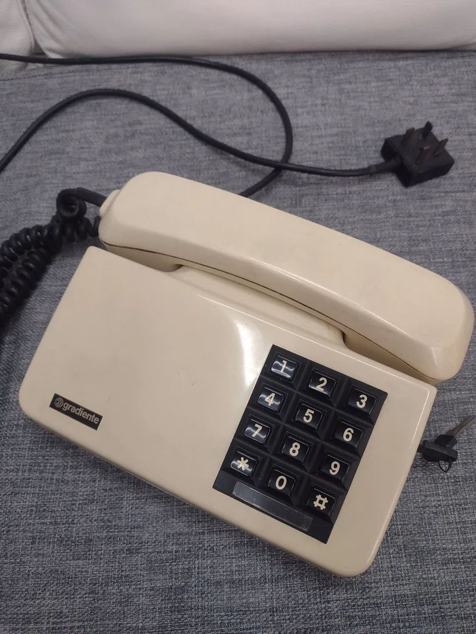 Telefone antigo teclado gradiente  - Foto 3