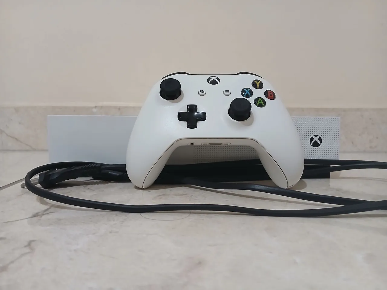 Xbox One S 1TB Branco com Controle e Cabos