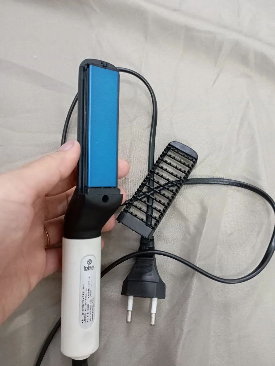 Mini Pente Elétrico para Cabelo e Barba - Ideal para Barba e Cabelo! - Foto 3