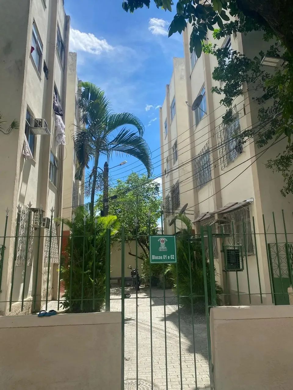 Localizado no bairro de Guadalupe, no Rio de Janeiro, este charmoso apartamento de 1 dormi