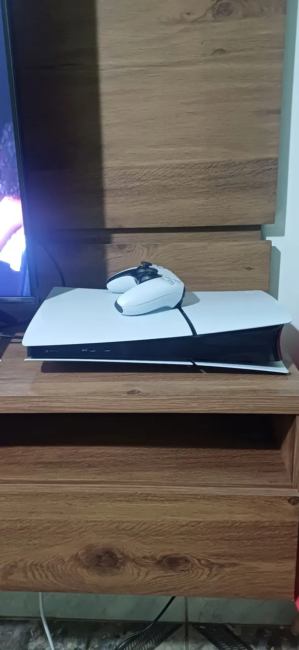 PlayStation 5 (PS5) com controle