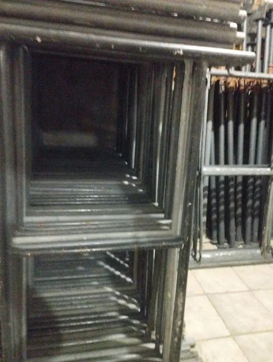 Locação de andaimes escoras tábuas r$5,00 barrotes betoneira e etc 