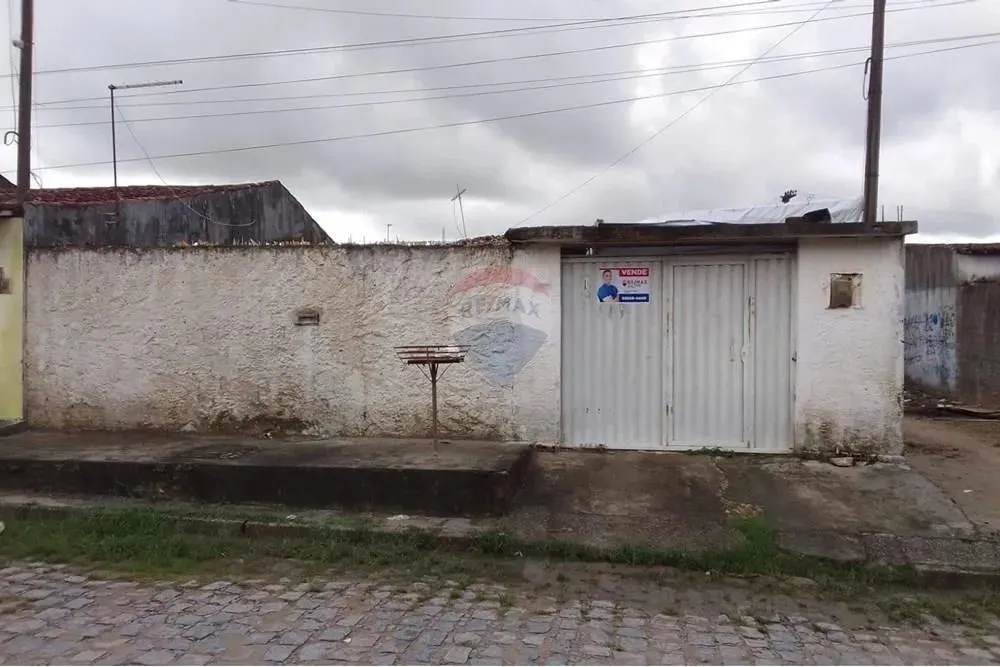 "Encantadora Casa à Venda em Tabuleiro do Pinto"