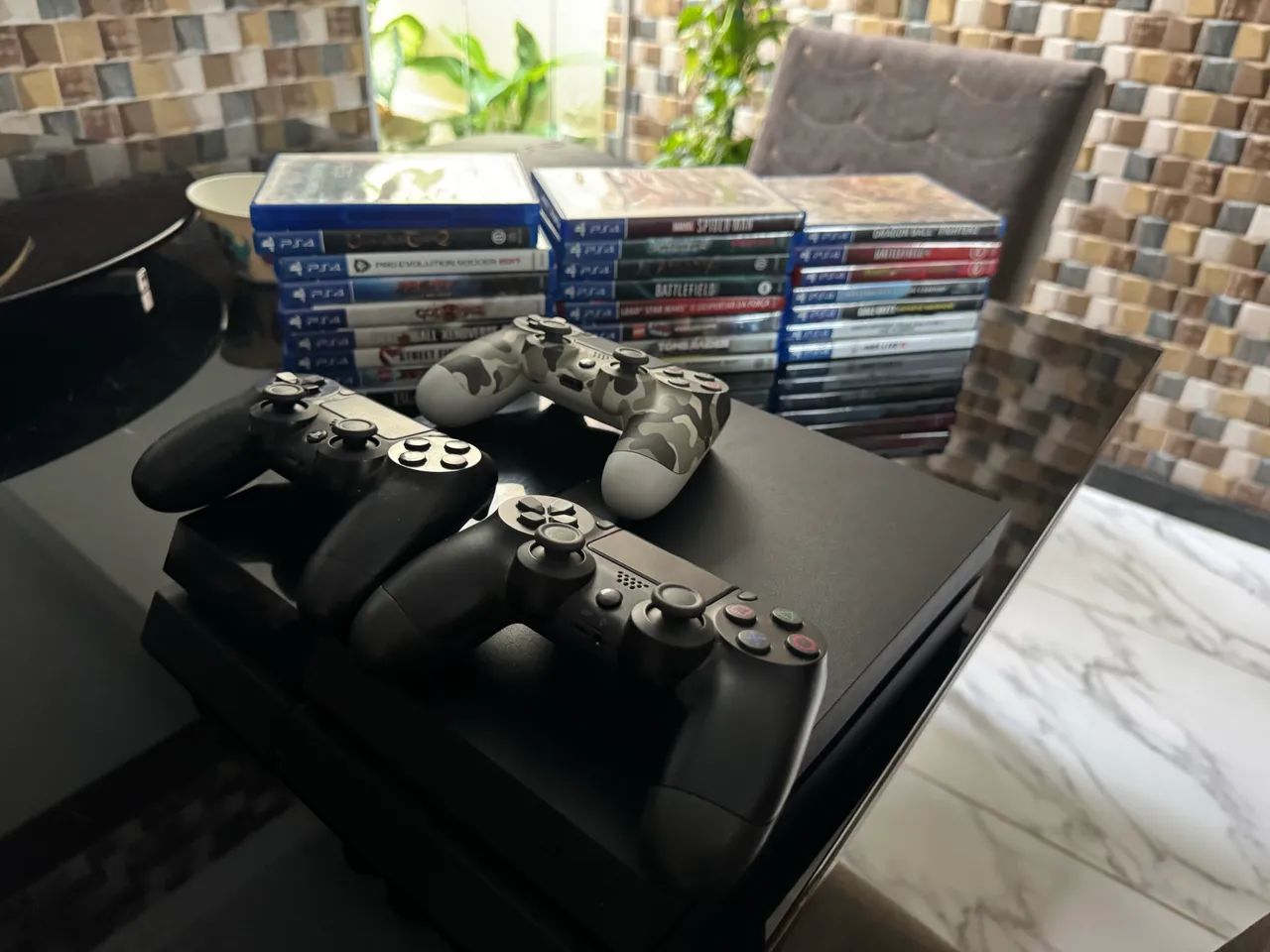 PS4 with 4 Controllers Working, Numerous Exclusive Games64717108863235124