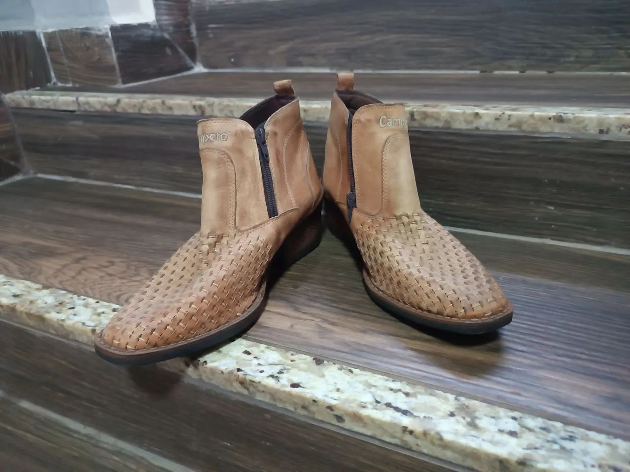 Botas de Couro Marrom Camper - Foto 2