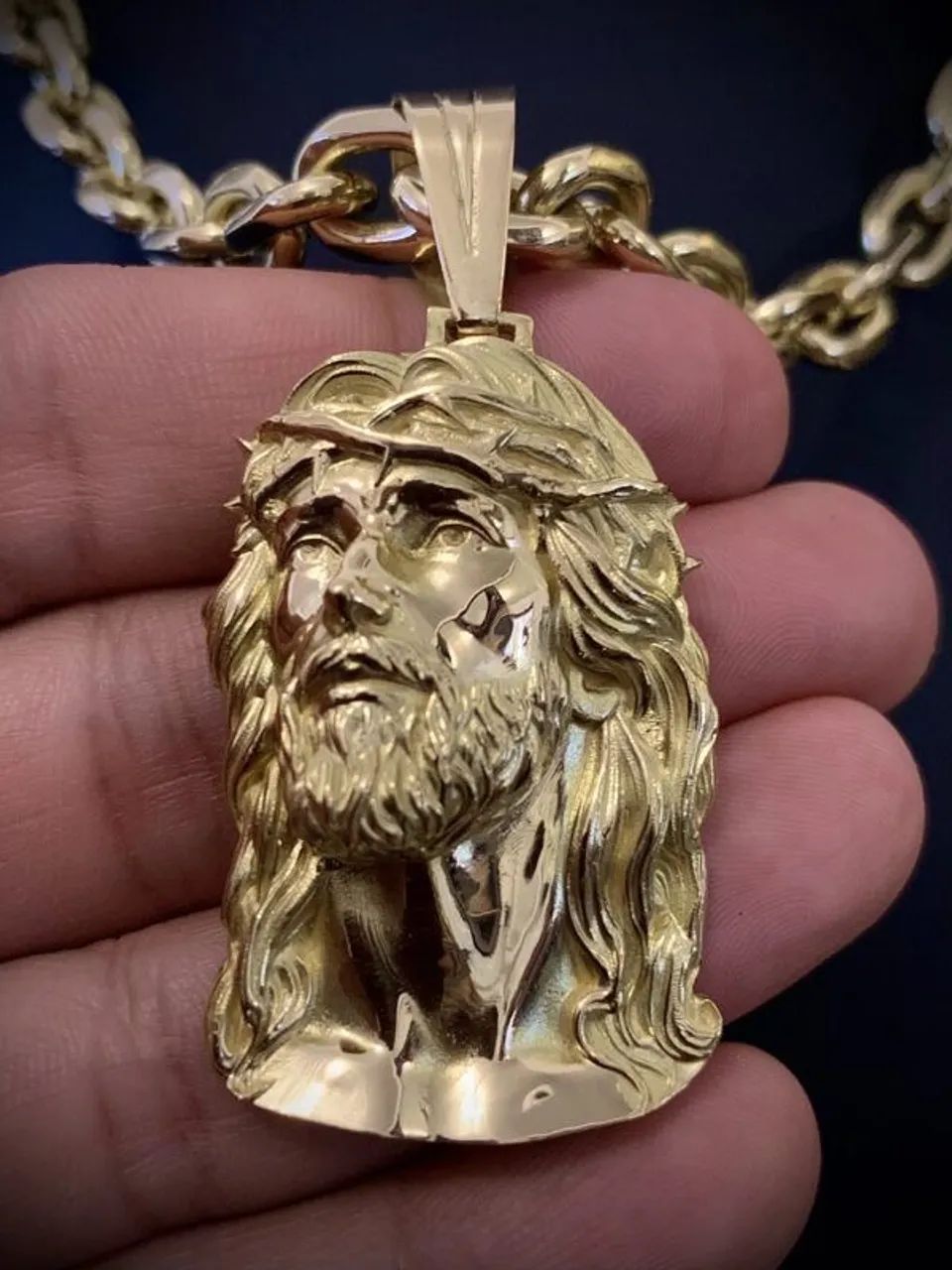 Correntes e pingentes ouro 18k face e cruz cravejada  - Foto 4