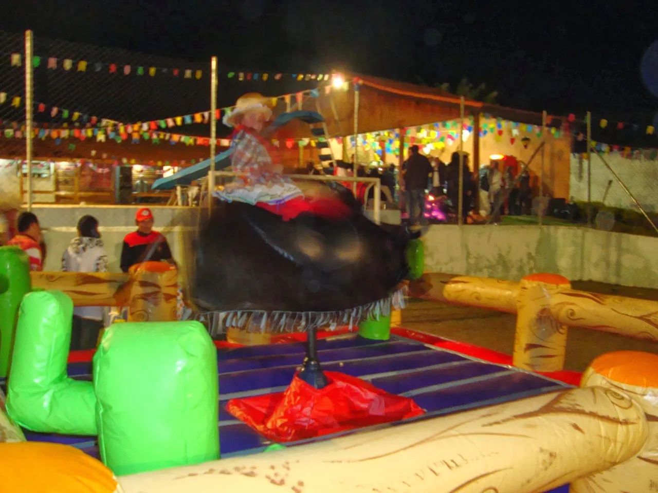 Touro Mecânico Inflável para Festa - Foto 5