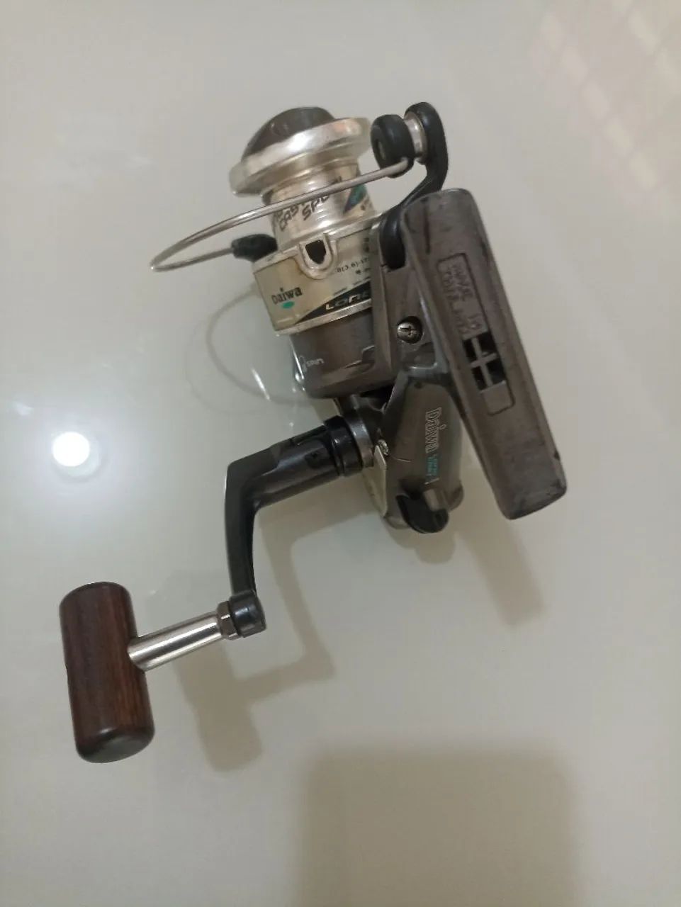 Molinete de pesca Daiwa 2500-ZB Regal X - Foto 3